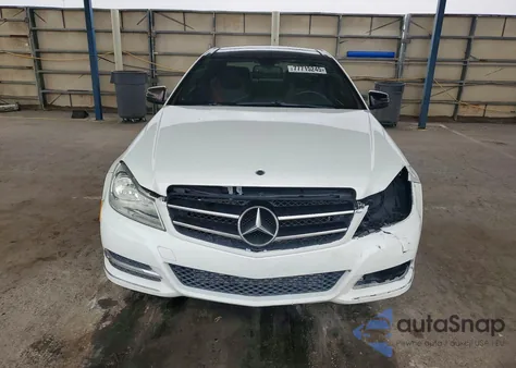 2013 Mercedes-Benz C 250 z USA, uszkodzony, nr VIN WDDGJ4HB1DF990786